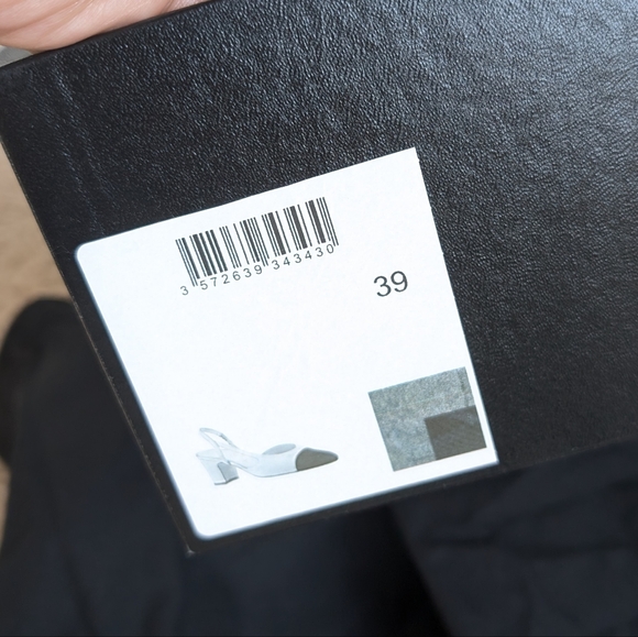 Chanel Interlocking CC Logo Nubuck Grey/Black Slingback Pumps, Size 39 - Picture 9 of 10